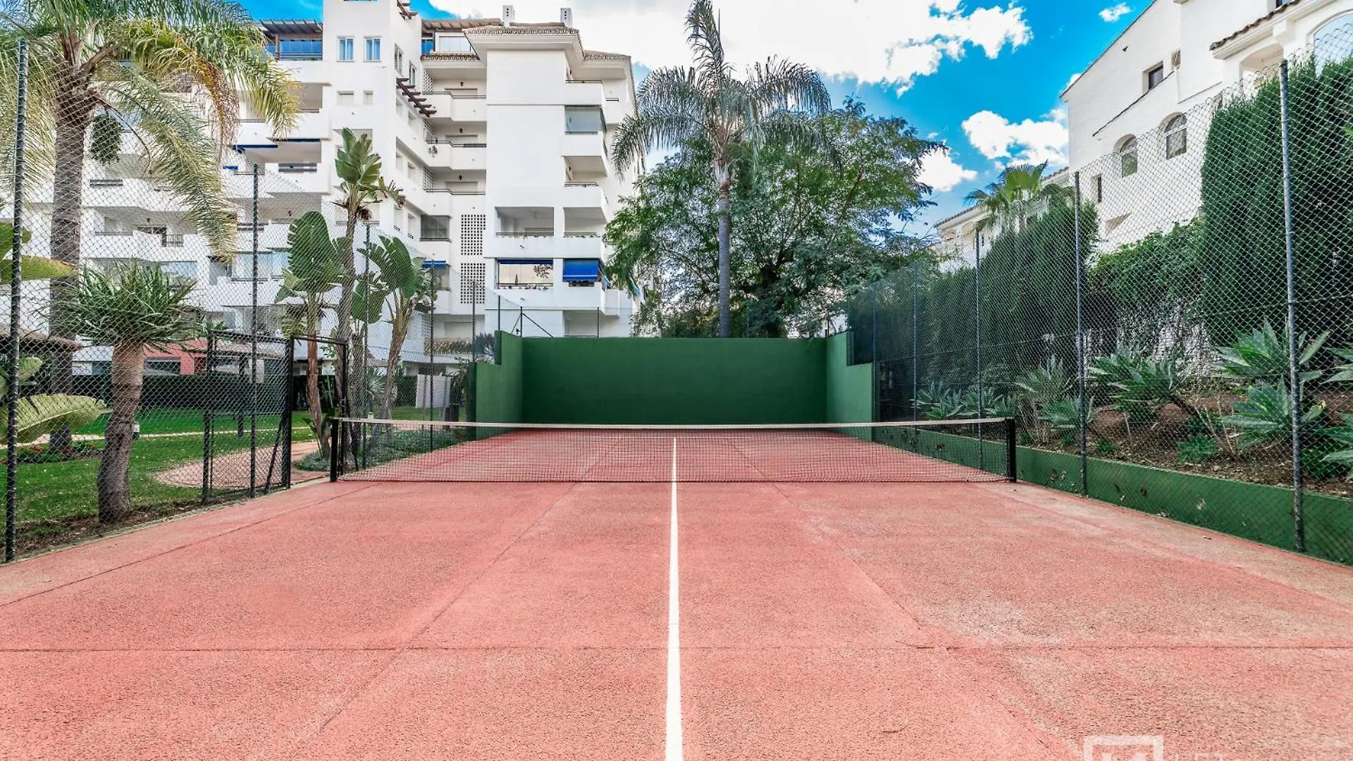 マルベーリャPanoramic Views Medina Gardens Banusアパートメント マルベーリャ